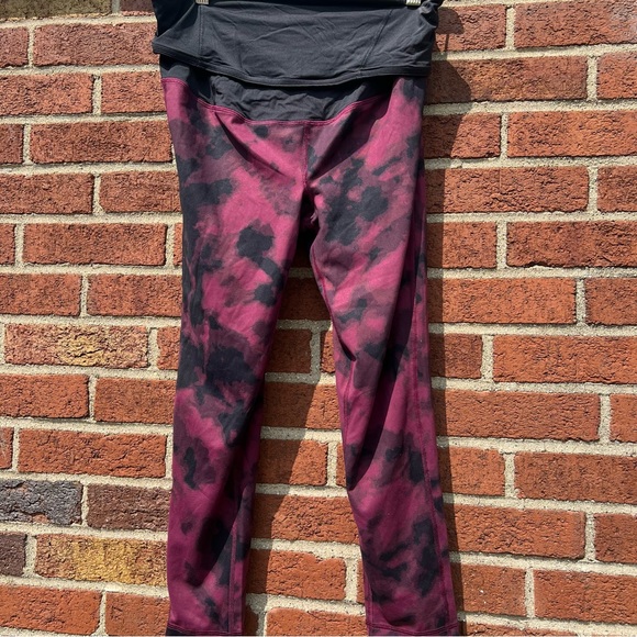 Isabel Maternity by Ingrid & Isabel Over the Bump Cropped Leggings Size Medium - Picture 4 of 8